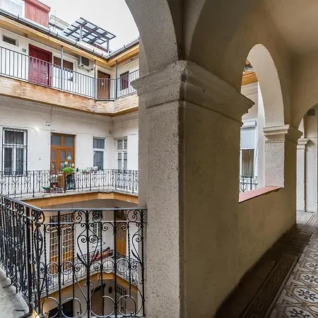 Szondi 4-room Classic Lägenhet Budapest