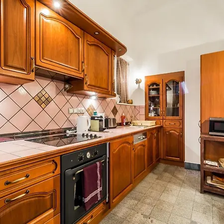 Szondi 4-room Classic Apartment *