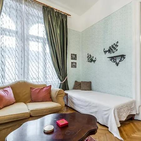Szondi 4-room Classic Apartment *