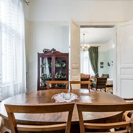 Szondi 4-room Classic Budapest