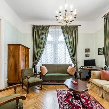 Szondi 4-room Classic Apartment